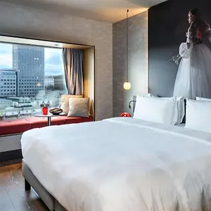 Ξενοδοχείο Radisson Red Hotel,