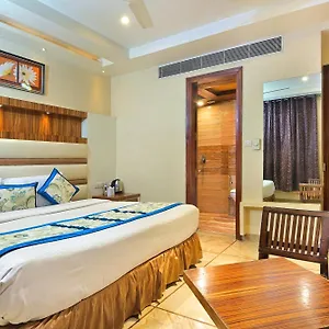 Hari Piorko Grand - 2 Min From New Railway Station Индия