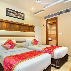 Hari Piorko Grand - 2 Min From New Railway Station Индия