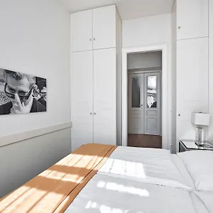Apartment 6, Wien